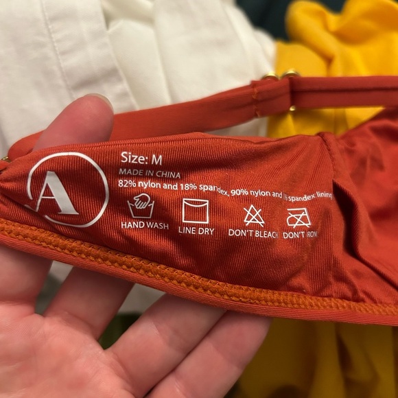 Andie adjustable bikini top medium - Picture 3 of 3